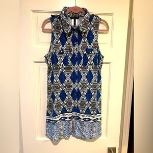 Tunic in beautiful blue pattern with gold snaps